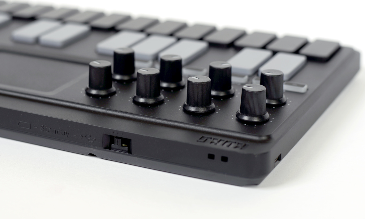 Korg nanoKEY Studio по цене 21 750 ₽