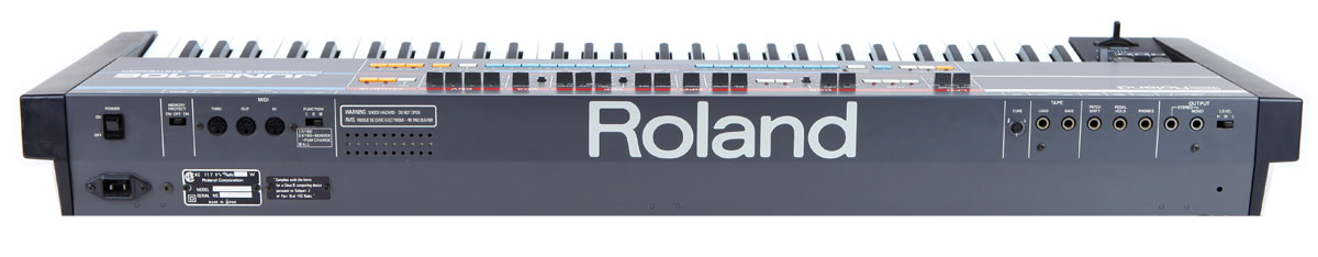 Задняя панель Roland Juno-106 Задняя панель Roland Juno-106