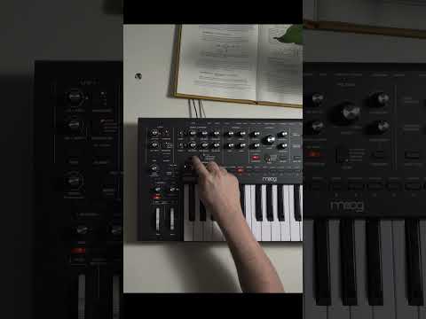 Moog Messenger по цене 80 780 ₽