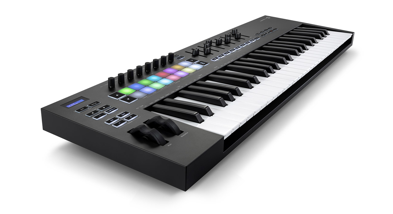 Novation Launchkey 49 MK3 по цене 31 855 ₽