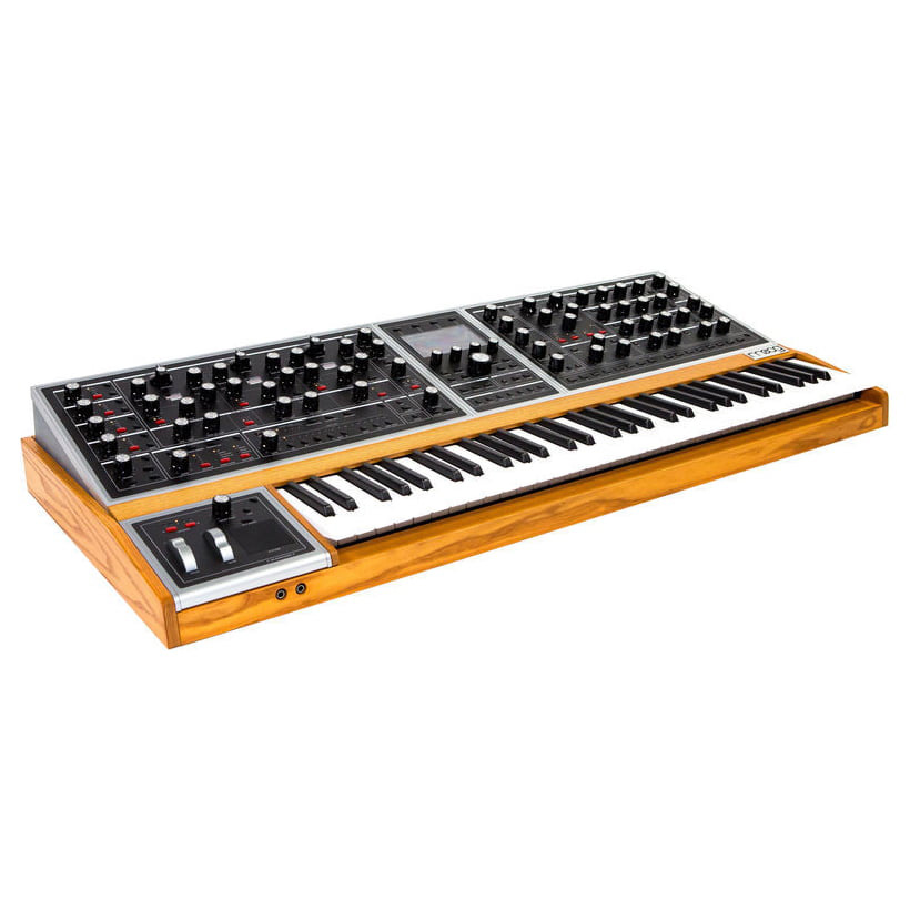 Moog One 8 Voice по цене 794 900 ₽