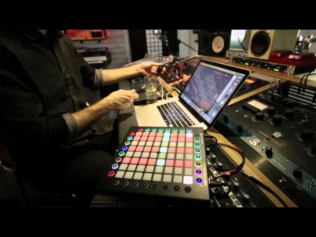 Novation Launchpad Pro по цене 30 200 ₽