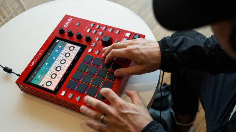 AKAI PRO | Новый автономный MPC ONE+ с Wi-Fi и расширенной памятью