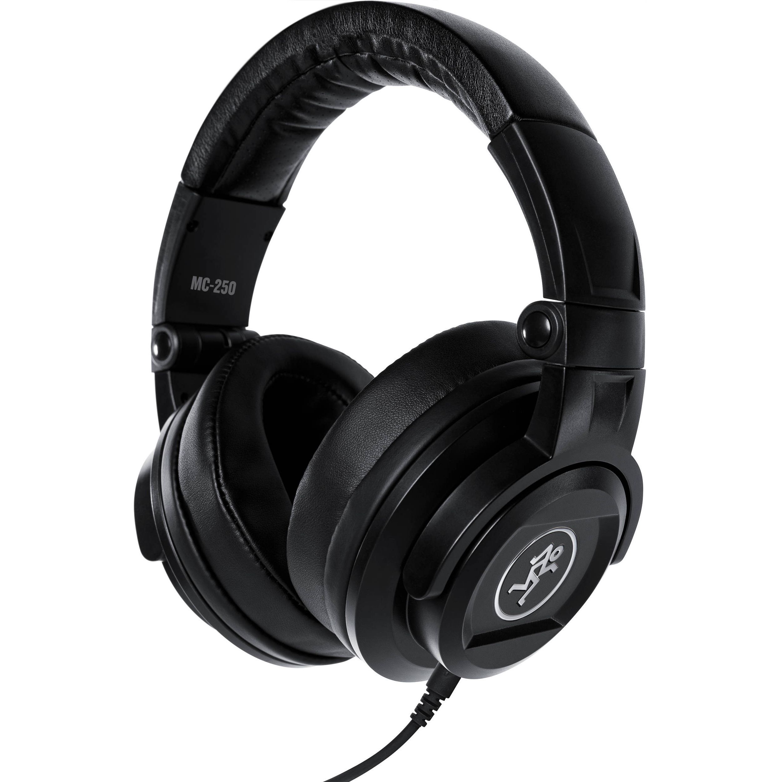Mackie MC-250 по цене 14 300 ₽