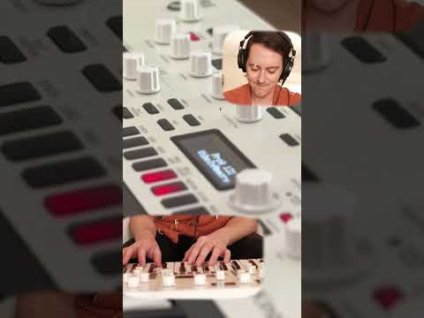 Korg KingKorg Neo по цене 120 000 ₽