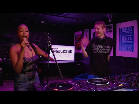 D'Addario NB1253 - Set Nickel Bronze Acoustic, Light, 12-53 по цене 1&nbsp;670.00 ₽