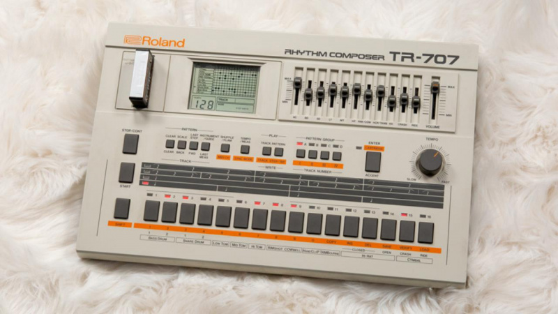 День Roland TR-707