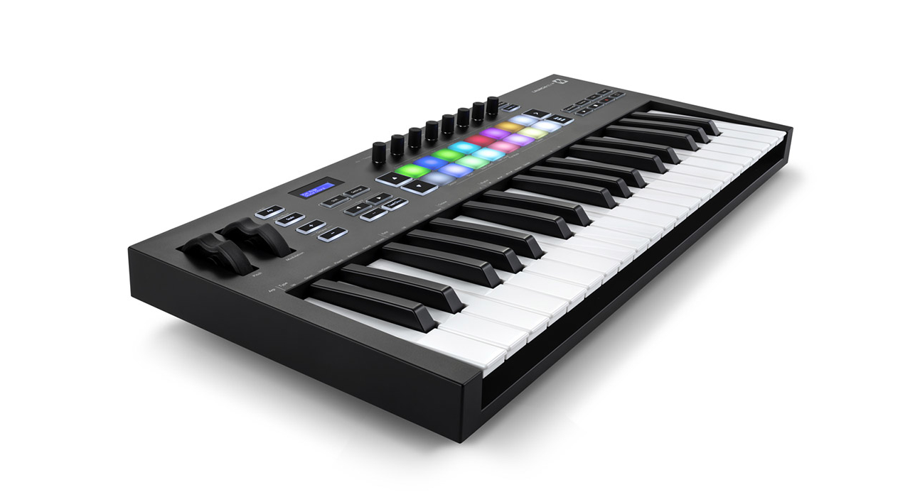 Novation Launchkey 37 MK3 по цене 25 333 ₽