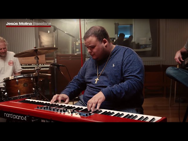 Behringer Wing-BK по цене 413 200 ₽