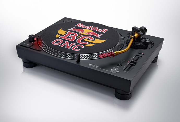 Technics SL-1210 MK7-RE Red Bull Black по цене 179 990 ₽