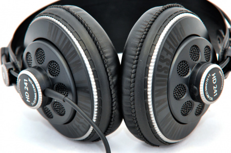 Axelvox HD241 по цене 3 350 ₽