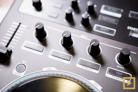 Roland DJ-808 по цене 104 500 ₽