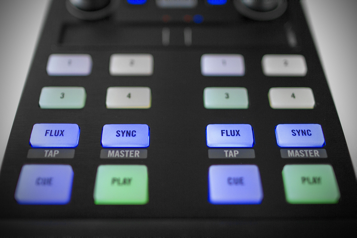 ОБЗОР: Traktor Kontrol X1 MK2 DJ controller