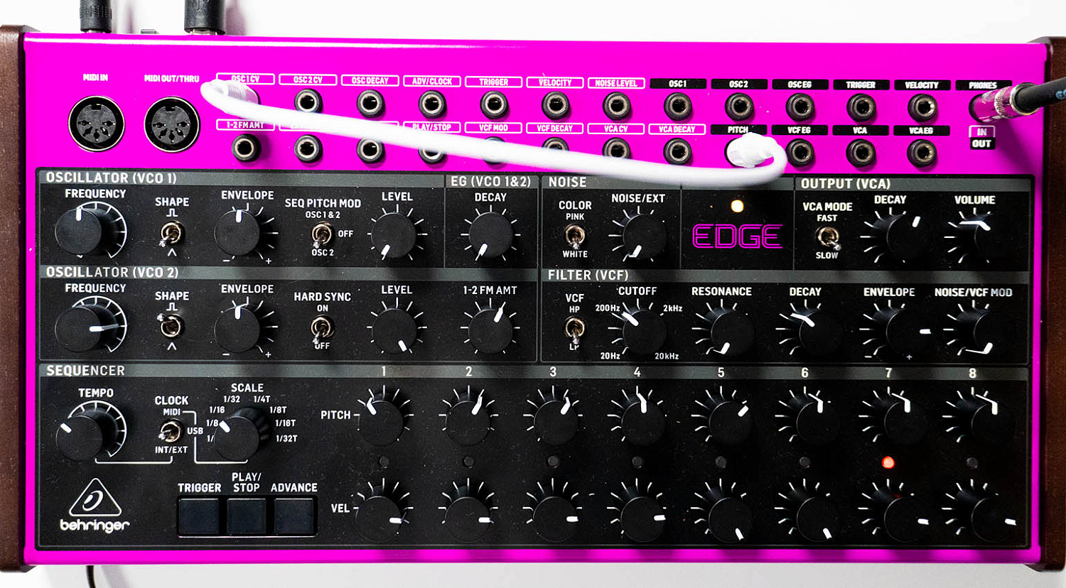 BEHRINGER | Edge — аналоговый грувбокс