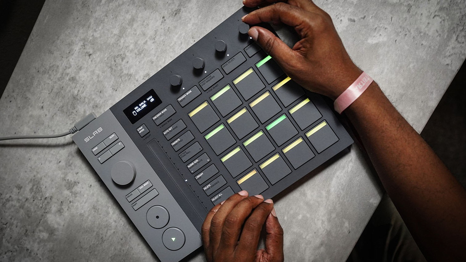 Alphatheta Slab: первый специализированный контроллер для Serato