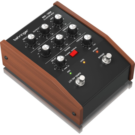 Behringer BM-18M Cluster Box по цене 18 670.00 ₽