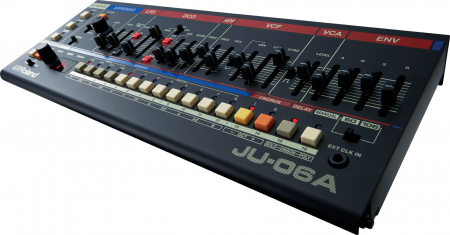 Roland JU-06A по цене 38 500 ₽