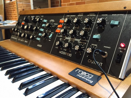 Moog Minimoog Model D по цене 852 800 ₽