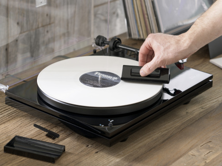 Analog Renaissance Record Velvet Brush Black по цене 1 400 ₽