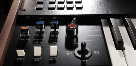 Korg miniKORG 700FS по цене 206 000 ₽
