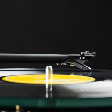 Pro-Ject T1 Evo Phono OM10 Walnut по цене 46 750 ₽