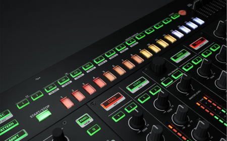 Roland DJ-808 по цене 104 490 ₽