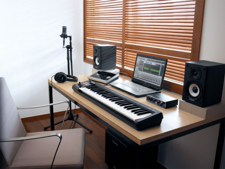 Roland A-49-BK по цене 38 100 ₽