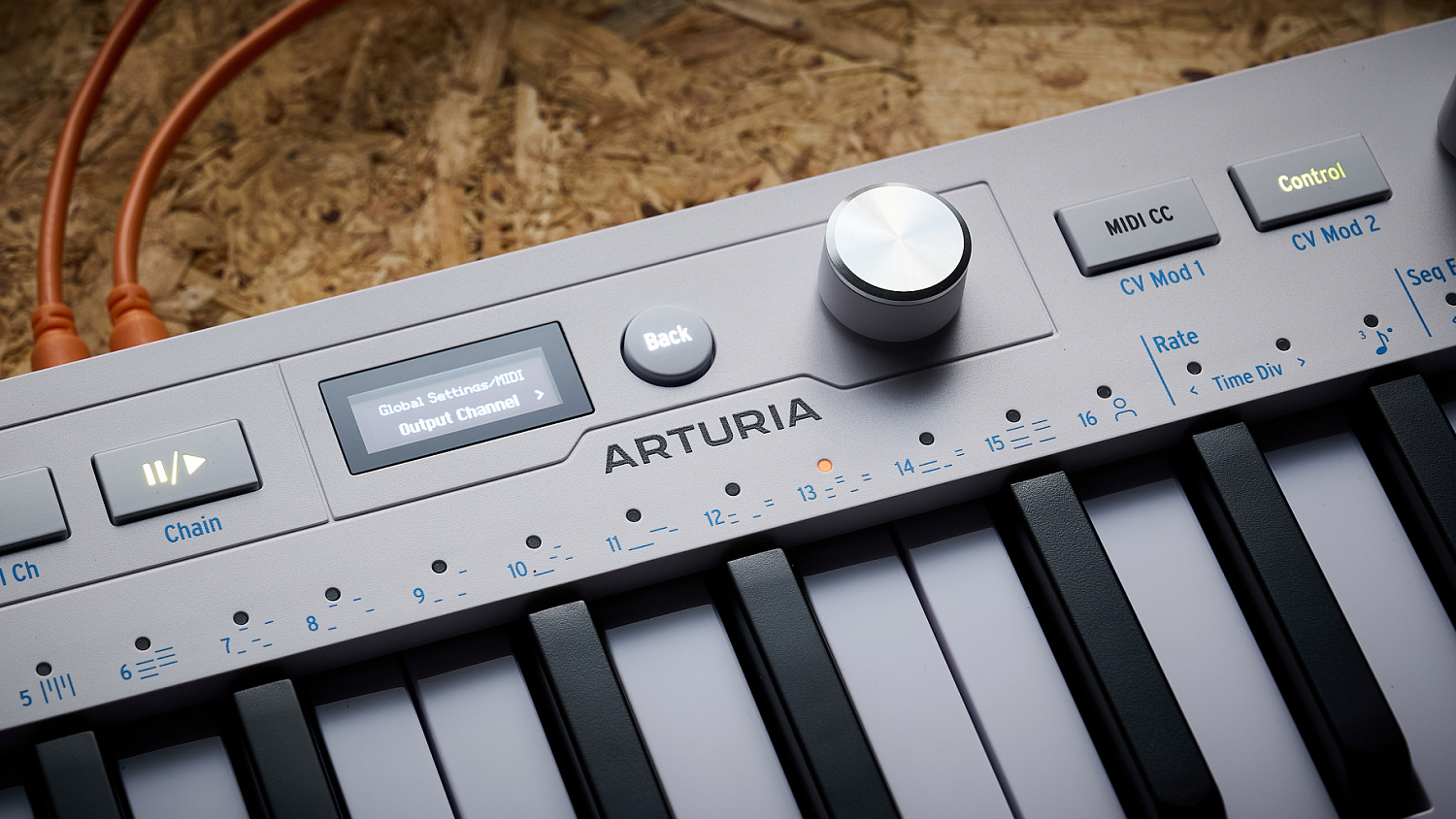 Arturia KeyStep 37 MK2: обновленный компактный MIDI-контроллер