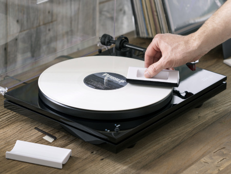 Analog Renaissance Record Velvet Brush White по цене 1 400 ₽