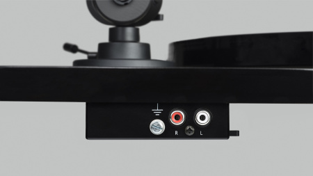 Pro-Ject Е1 Phono ОМ 5е Black по цене 47 289 ₽